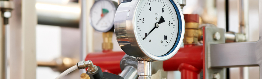 Technicien effectuant une réparation de chaufferie - CDEPRIM